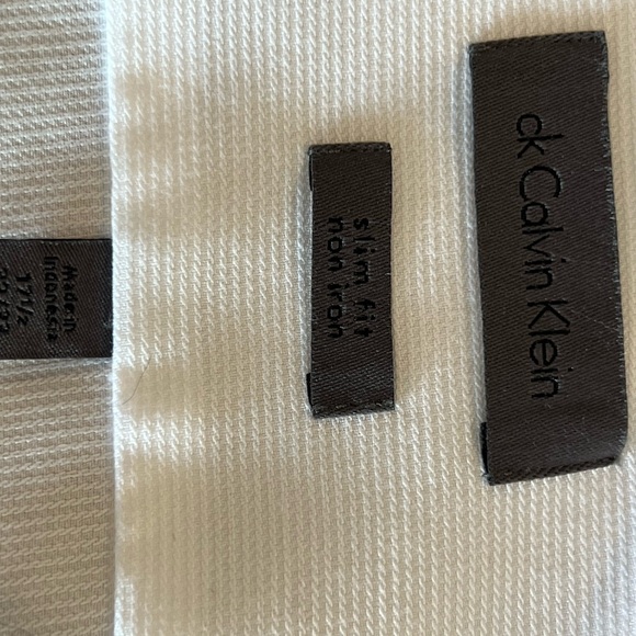 Calvin Klein white button down long sleeve NWOT shirt. Mens. - Picture 3 of 3